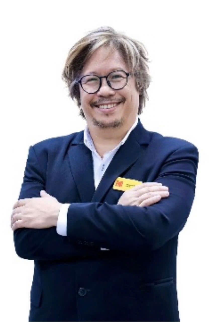 Mr Kenneth Koe